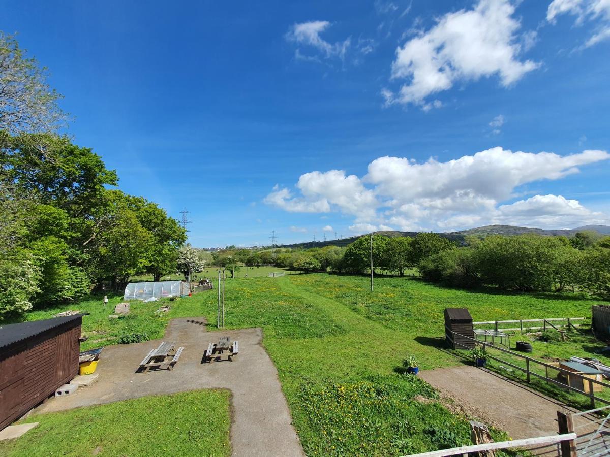 Basecamp Wales Hostel Llanllyfni Exterior photo